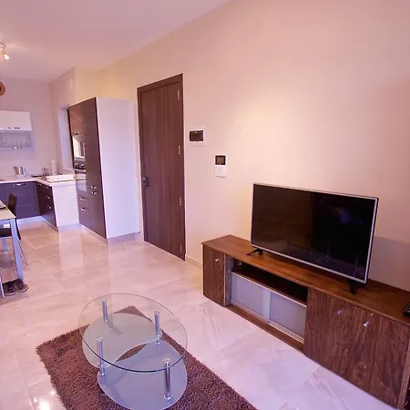Topaz Apartment *